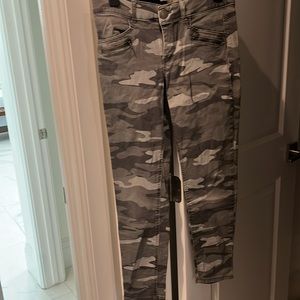 Democracy is super stretchy army pants, size 6